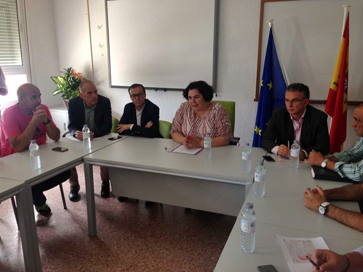 La consejera analiza con alcaldes y agricultores los daños de las tormentas