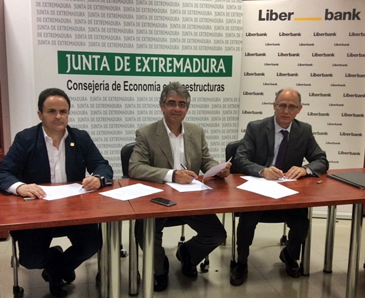 Impulsan la Plataforma Única en la zona comercial de Montijo