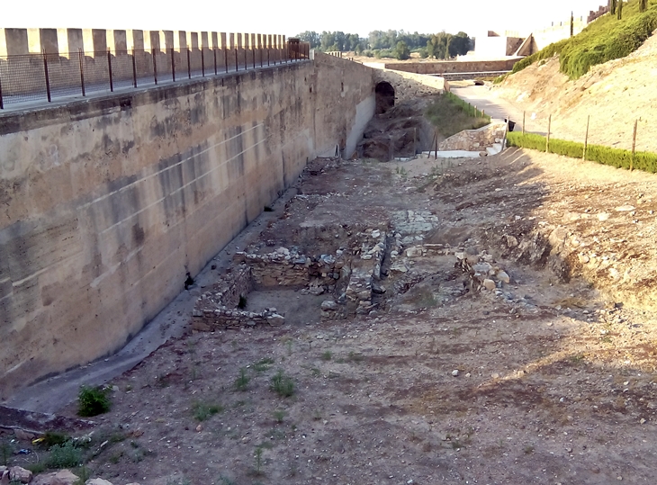 La Cívica alerta sobre la degradación de los restos arqueológicos en la Alcazaba