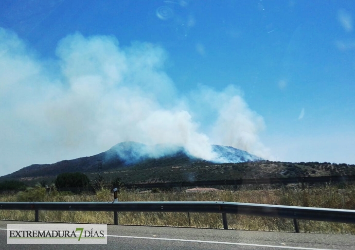 Incendio en la sierra de Las Antenas (Arroyo de San Serván)