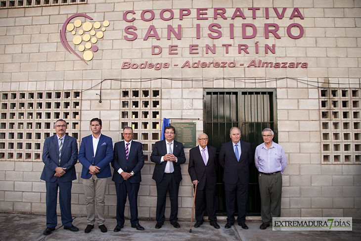 La cooperativa San Isidro de Entrín Bajo (Badajoz) cumple medio siglo