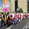 GALERÍA I - Las agrupaciones del Festival Folklórico realizan el tradicional desfile por las calles de Badajoz