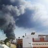 Fuera de control un incendio declarado en la fábrica Ybarra de Dos Hermanas (Sevilla)