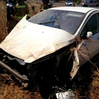 Un niño de cinco años y una niña de seis, heridos en una salida de vía