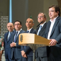 Junta y entidades financieras apuestan por mejorar el sector de la Vivienda