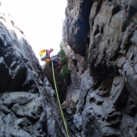 Rescatan a una mujer mientras hacía barranquismo en el norte extremeño