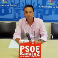 El PSOE pide la dimisión de la concejala "por sus comentarios homófobos"