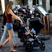 Las prestaciones por maternidad y paternidad aumentan en Extremadura