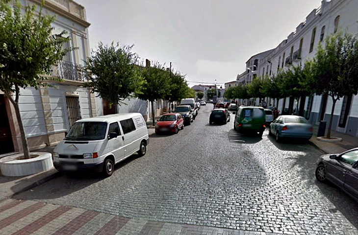 Herido tras empotrar su coche contra una farola en Olivenza