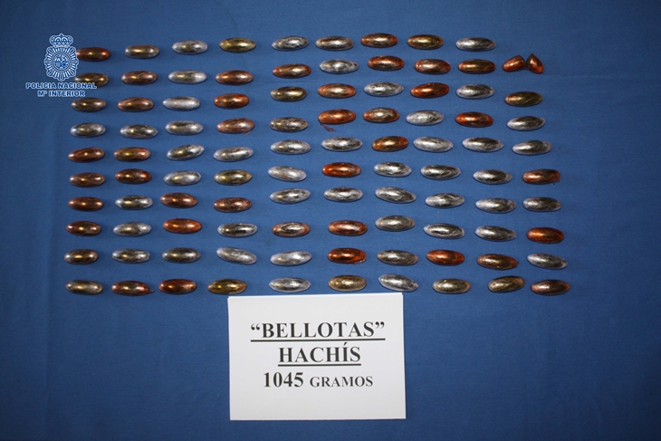 Dos jóvenes detenidos en Badajoz con 99 “bellotas” de hachís