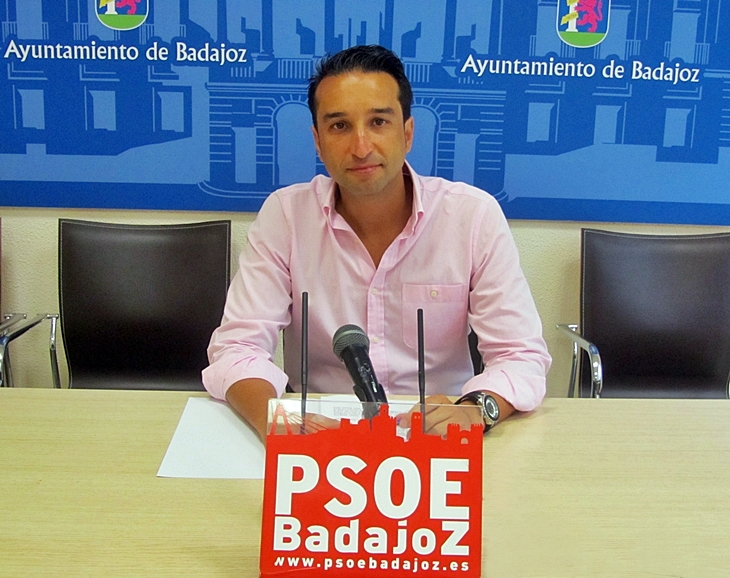 El PSOE pide la dimisión de la concejala "por sus comentarios homófobos"