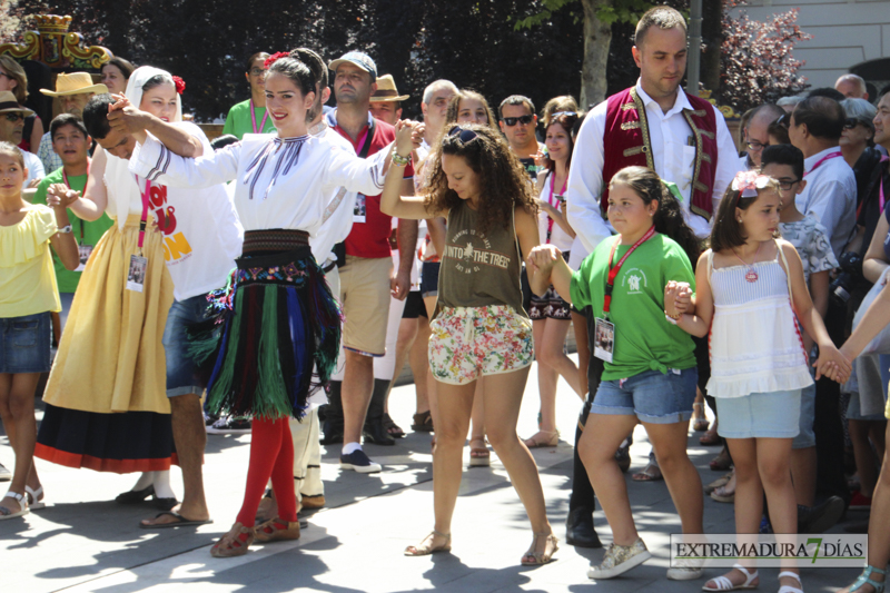 Las agrupaciones del Festival Folklórico muestran sus danzas en San Francisco