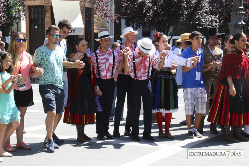 Las agrupaciones del Festival Folklórico muestran sus danzas en San Francisco