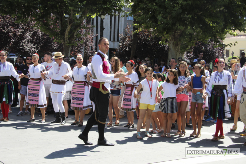 Las agrupaciones del Festival Folklórico muestran sus danzas en San Francisco