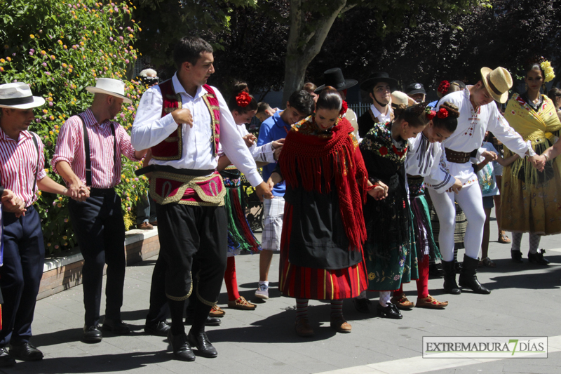 Las agrupaciones del Festival Folklórico muestran sus danzas en San Francisco