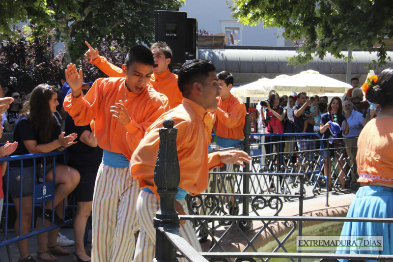 Las agrupaciones del Festival Folklórico muestran sus danzas en San Francisco