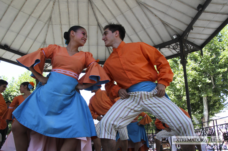 Las agrupaciones del Festival Folklórico muestran sus danzas en San Francisco