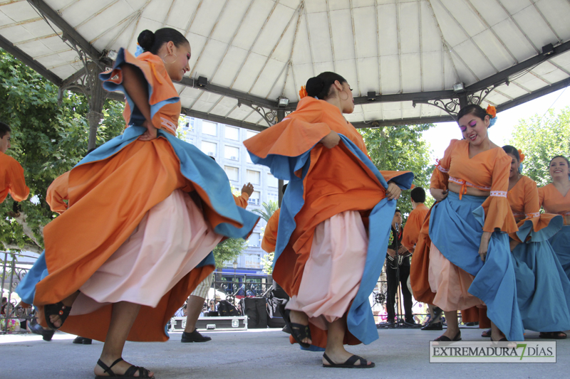 Las agrupaciones del Festival Folklórico muestran sus danzas en San Francisco