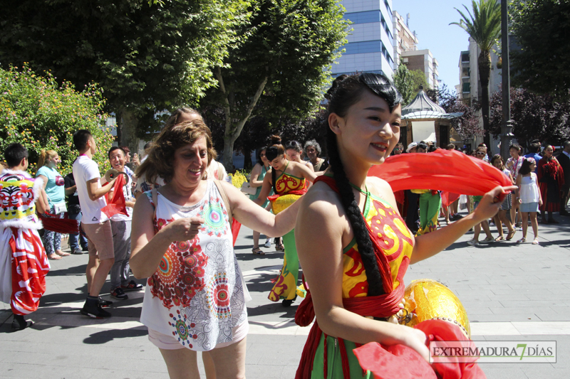 Las agrupaciones del Festival Folklórico llenan de danza y música San Francisco