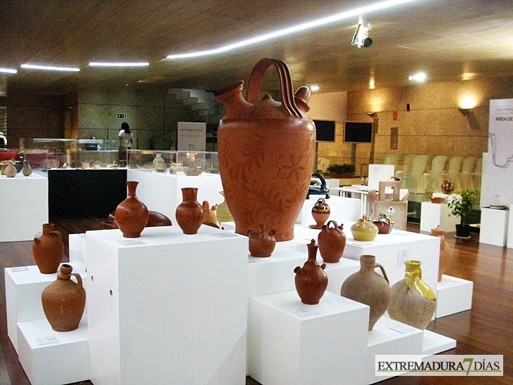 La Asamblea acoge la exposición ‘Gastroartesanías’