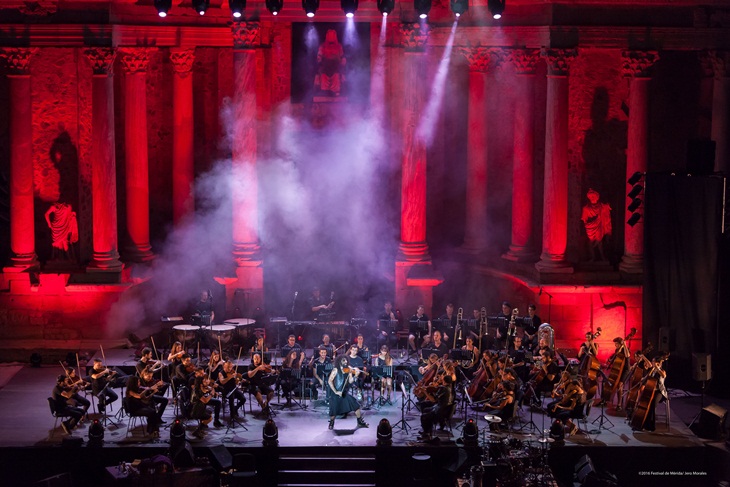 Mérida ovaciona al violinista Ara Malikian y a su orquesta