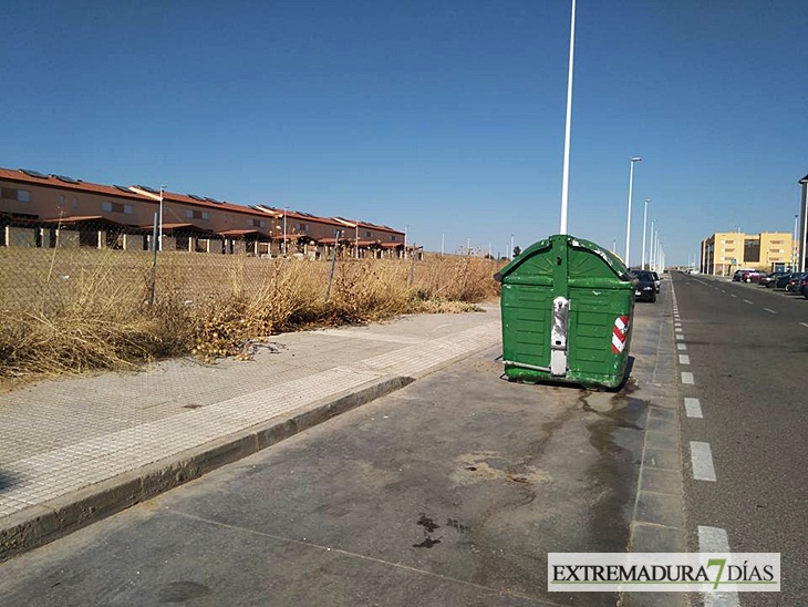 El lamentable estado de la urbanización La Calzada (Mérida)