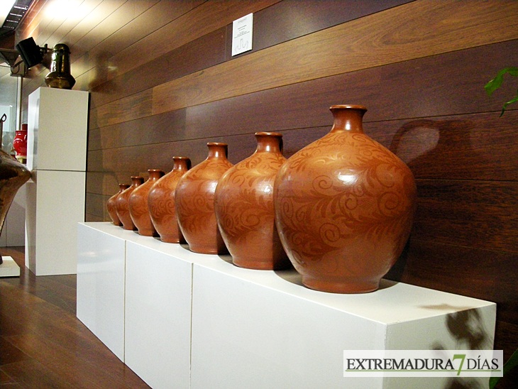 La Asamblea acoge la exposición ‘Gastroartesanías’