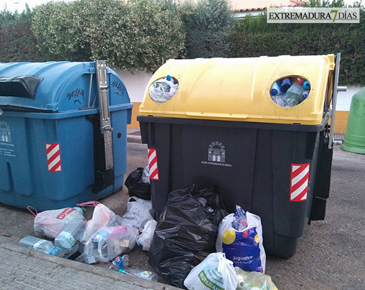 Continúan las quejas por los contendores de plástico de Mérida