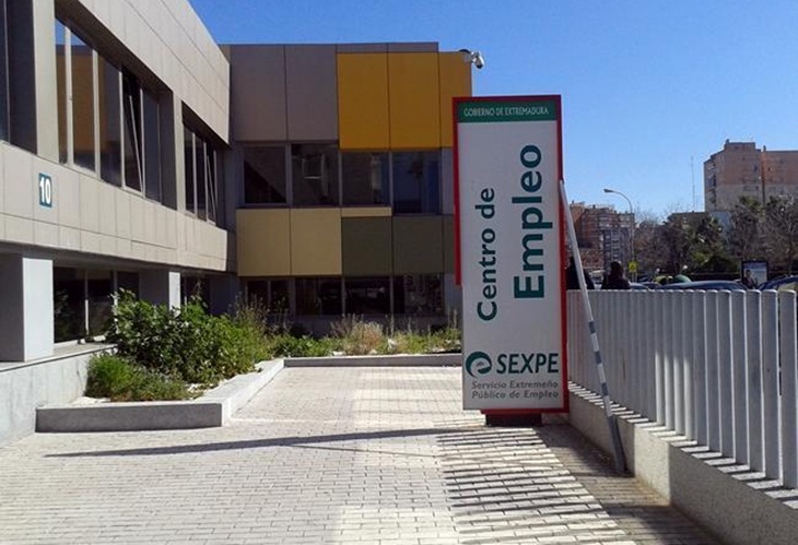 El paro baja en Extremadura en 2.236 personas en el mes de julio