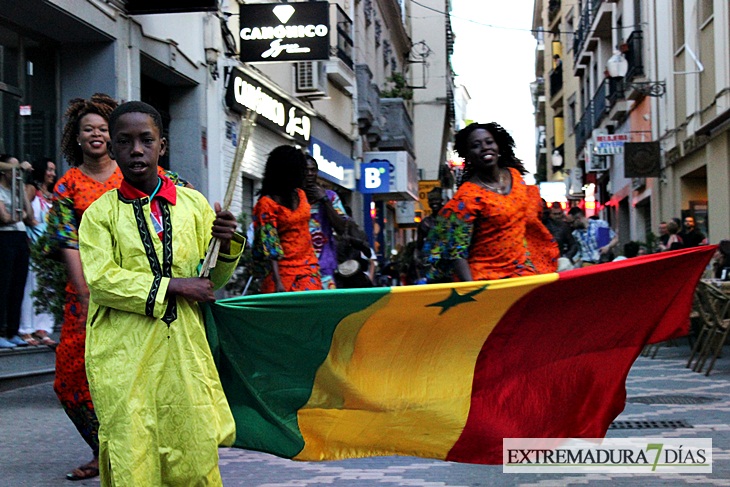 Senegal, Argentina y La Antigua recorren las calles de Mérida