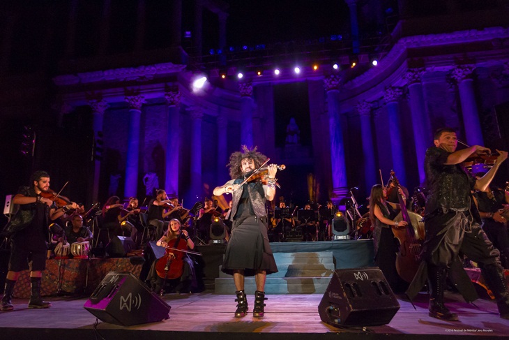 Mérida ovaciona al violinista Ara Malikian y a su orquesta