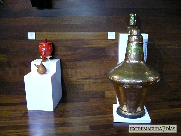 La Asamblea acoge la exposición ‘Gastroartesanías’