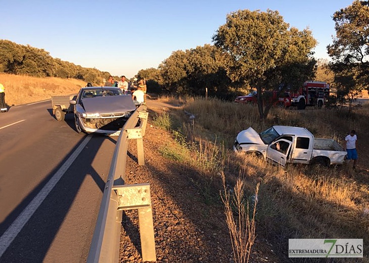 Un atrapado en un accidente en San Isidro (Badajoz)
