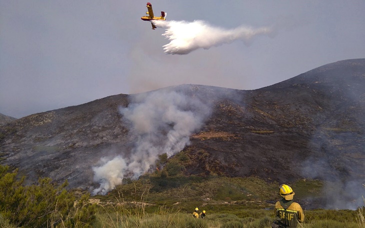 El Infoex da por estabilizado el incendio de la Garganta de los Infiernos