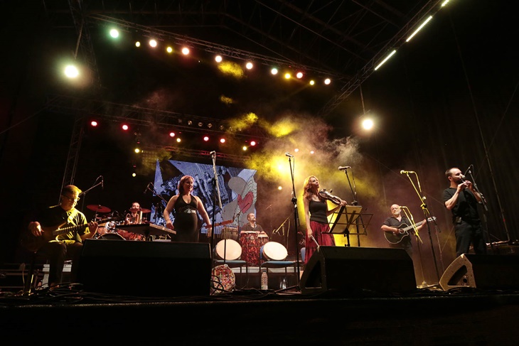 8.000 personas pasaron por el Festival Folk de Plasencia