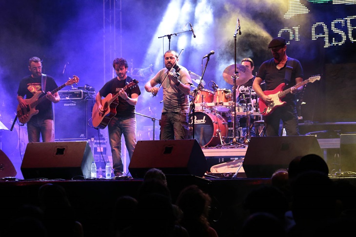 8.000 personas pasaron por el Festival Folk de Plasencia