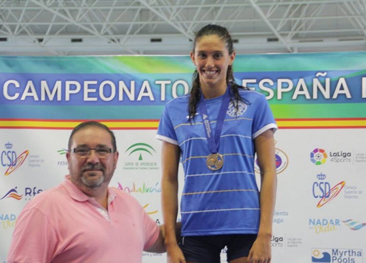 La extremeña Estela González consigue dos oros en el nacional de natación infantil