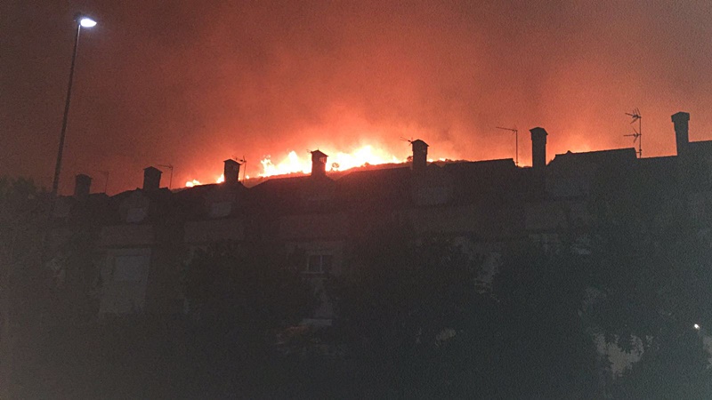 Imágenes y vídeo del incendio en Navalmoral de la Mata (Cáceres)