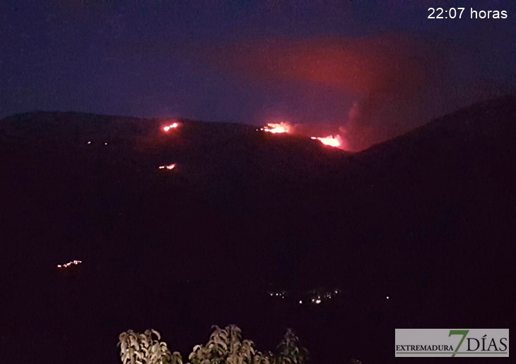 Tras estar controlado, el incendio en los Infiernos vuelve a coger fuerza