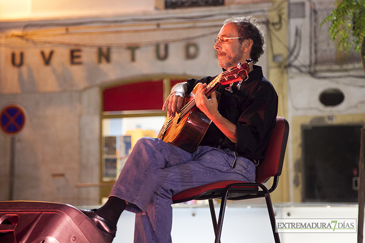 Imágenes de la noche de fados en la plaza de la República de Elvas