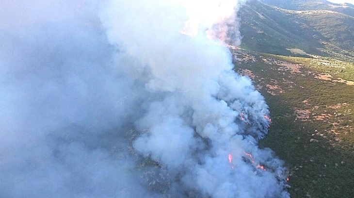 Arde la parte alta de la Garganta de los Infiernos