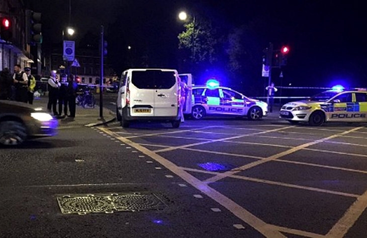 Un muerto y varios heridos en un ataque con un cuchillo en el centro de Londres