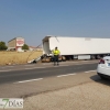 Herido el conductor de un trailer tras accidentarse entrando en Badajoz