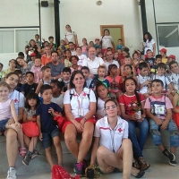 Cruz Roja convierte a 70 niños en agricultores y ganaderos por un día