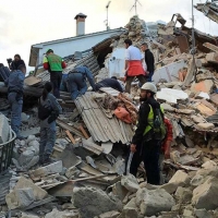 Un terremoto provoca centenares de muertos en el centro de Italia