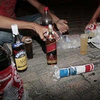 La Policía advierte de la problemática del botellón en Mérida
