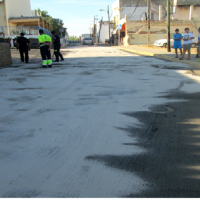 El vertido de aceite de un camión provoca varios accidentes en Badajoz
