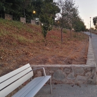 Denuncian el estado de abandono de los jardines del paseo fluvial