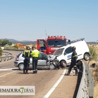 Un fallecido y varios heridos en un choque frontal en la provincia de Badajoz