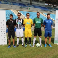 Presentadas las nuevas equipaciones del CD Badajoz